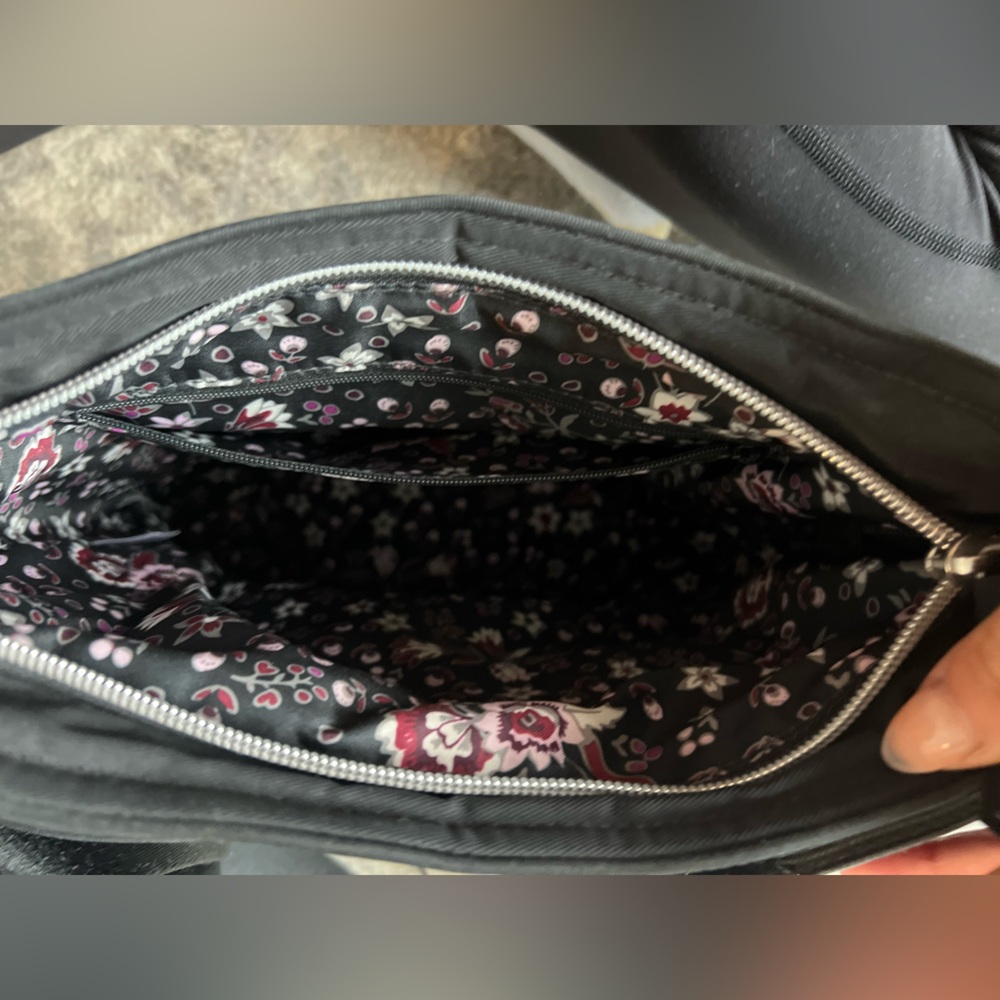 Vera Bradley's Iconic crossbody and wallet set - Picture 3 of 5
